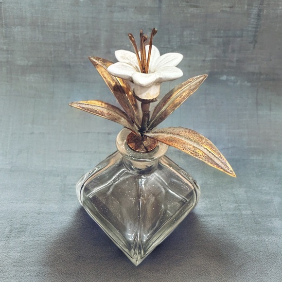 [ 2 FOR $40 ] GLASS BOTTLE WITH METAL & CERAMIC FLOWER BOTTLE STOPPER - Picture 5 of 13